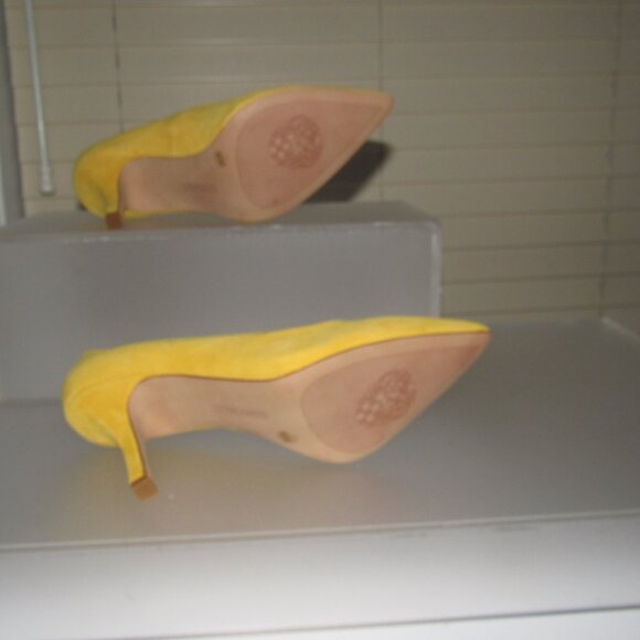 Vince Camuto Rachella Yellow Suede Kitten Heel Pumps | Chic Pointed Toe Size 6 - Picture 7 of 7